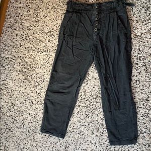 FREE PEOPLE SIZE 0 Black cropped pants with pleats